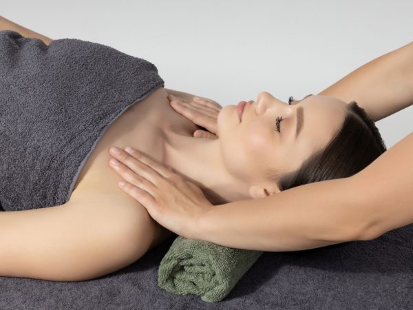 Lymphatic-Drainage-Massage-for-detoxification.